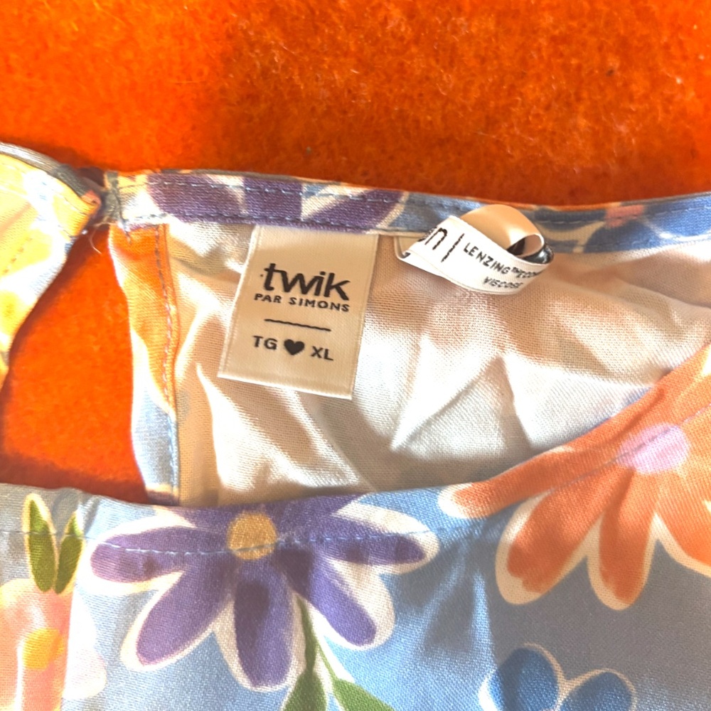 Sky blue and colourful flowers lightweight side smocked viscose dress NWT - Picture 5 of 12